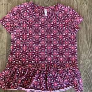 Size Small Xhilaration flounce top in dark red medallion pattern